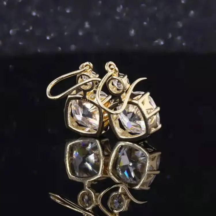Moissanit Ohrringe – 14k Gelbgold | Cushion OMC & OEC Moissanit