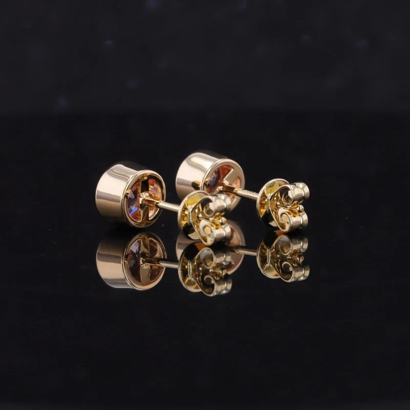 Padparadscha Ohrstecker – 10k Gelbgold | Runder Lab-Edelstein im Zargenfassung-Design