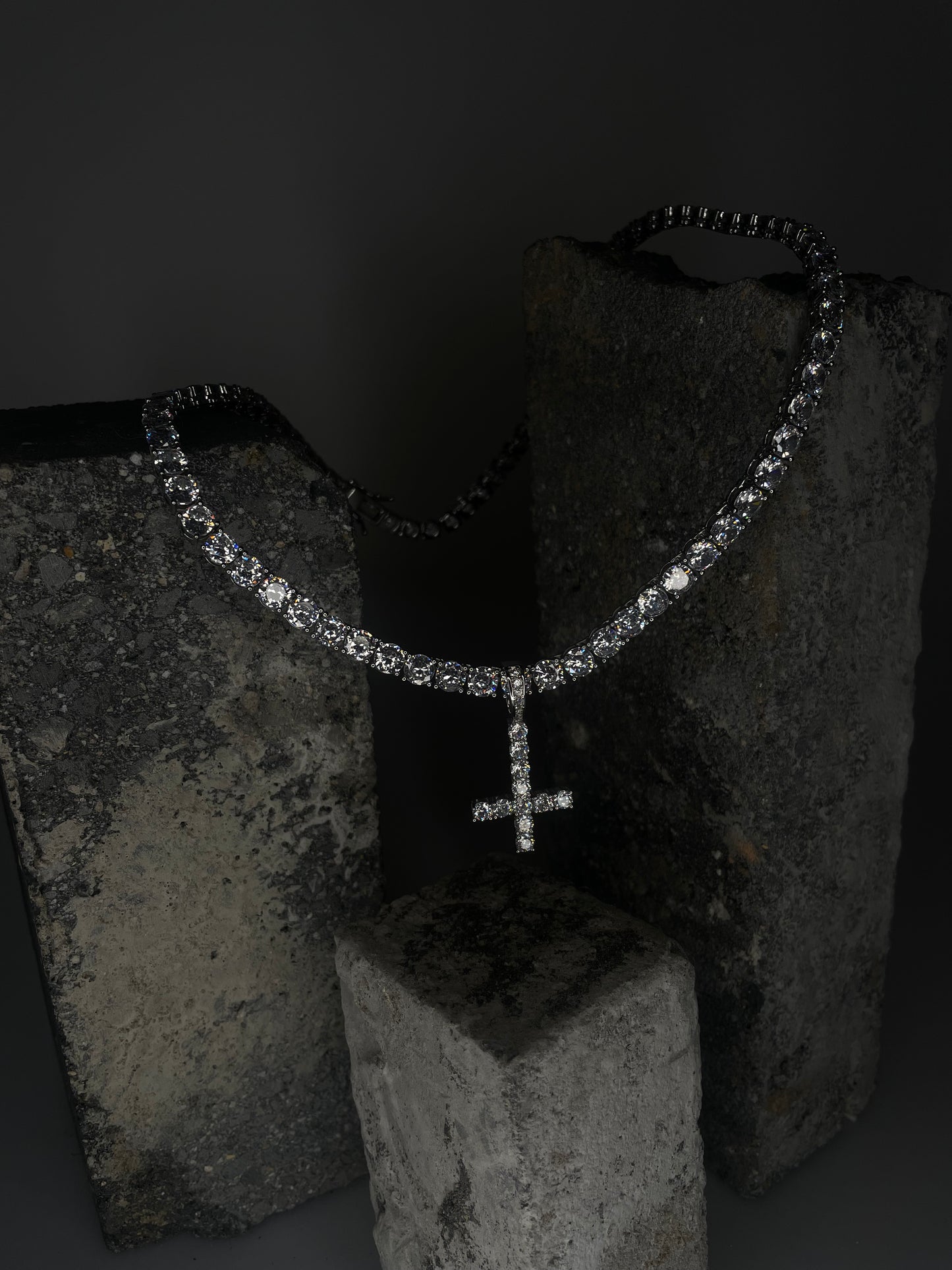 Umgedrehtes Kreuz Tennis Chain – Opium Cross Chain – Dark Tennis Necklace