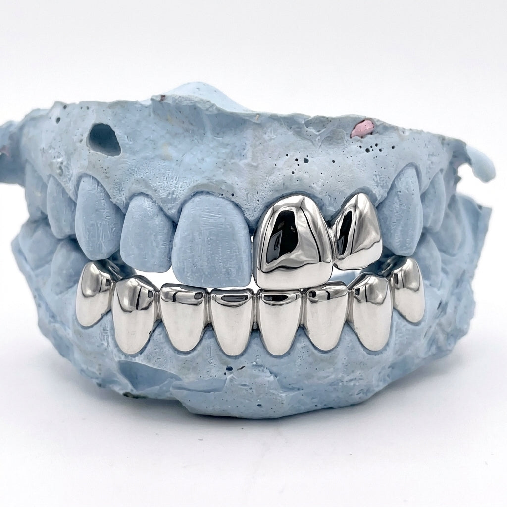Silver Grillz Set oben 2 Caps & unten 8er – Grillz aus Chrom, Custom Grillz für deine Zähne nach Maß